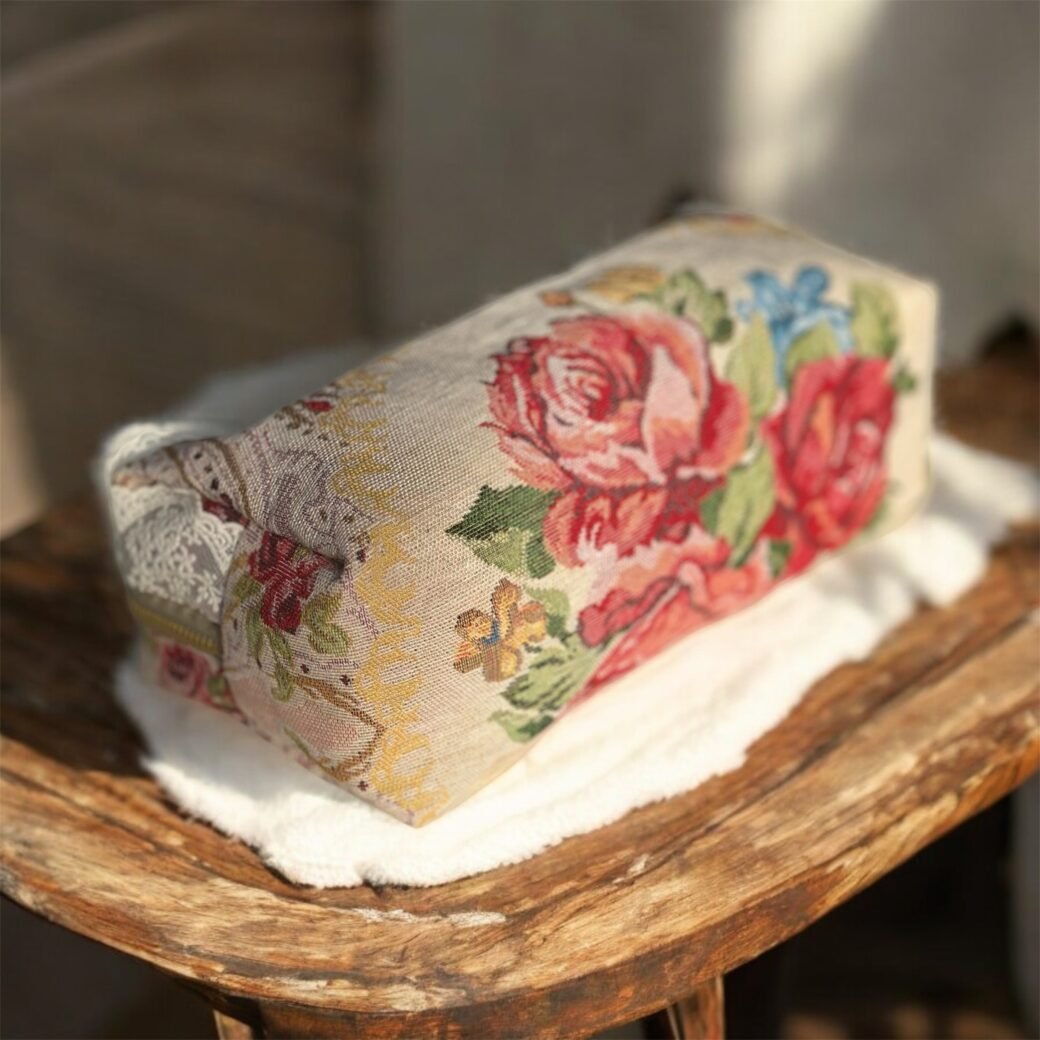 Luna Vintage Pouch - Image 2